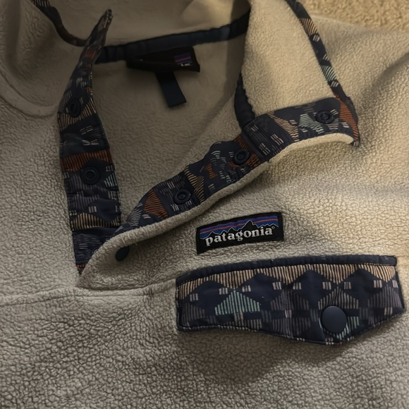 Cream Patagonia snap - Picture 2 of 2